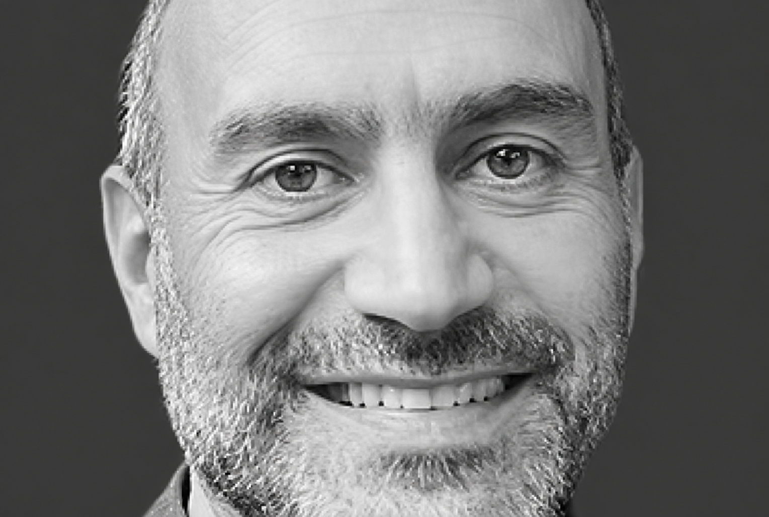 Eduardo Torres, retrato en blanco y negro